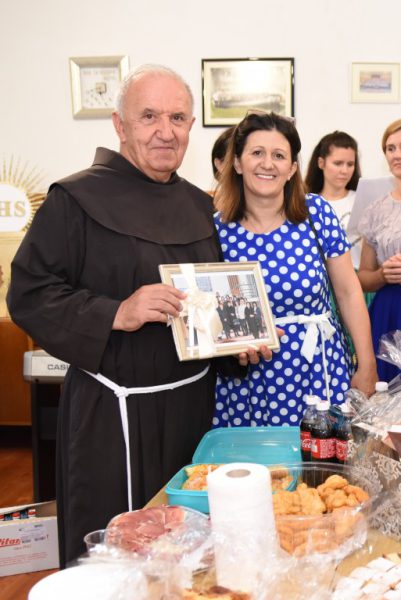 Oproštaj posuških trećara s dosadašnjim duhovnikom fra Markom Dragićevićem